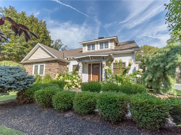 8999 Elm St, Kirtland, OH 44094