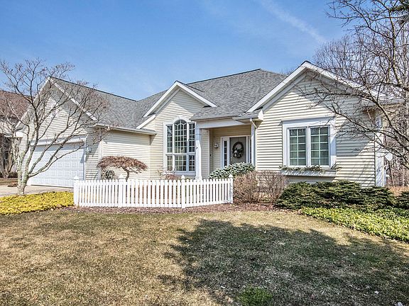 2nd image of 3326 Falcon Bluff Dr NE