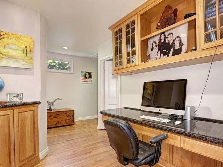 3076 Earlmar Dr — Photo 12