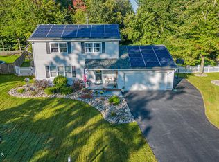 21 Petalas Dr, East Greenbush, NY 12061