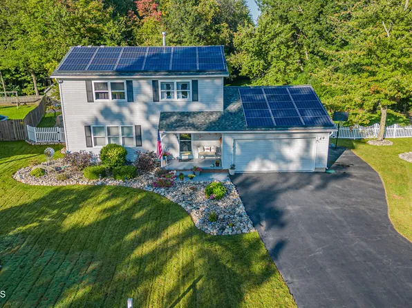 21 Petalas Drive, East Greenbush, NY 12061