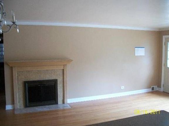 4th image of 849 S Vail Ave