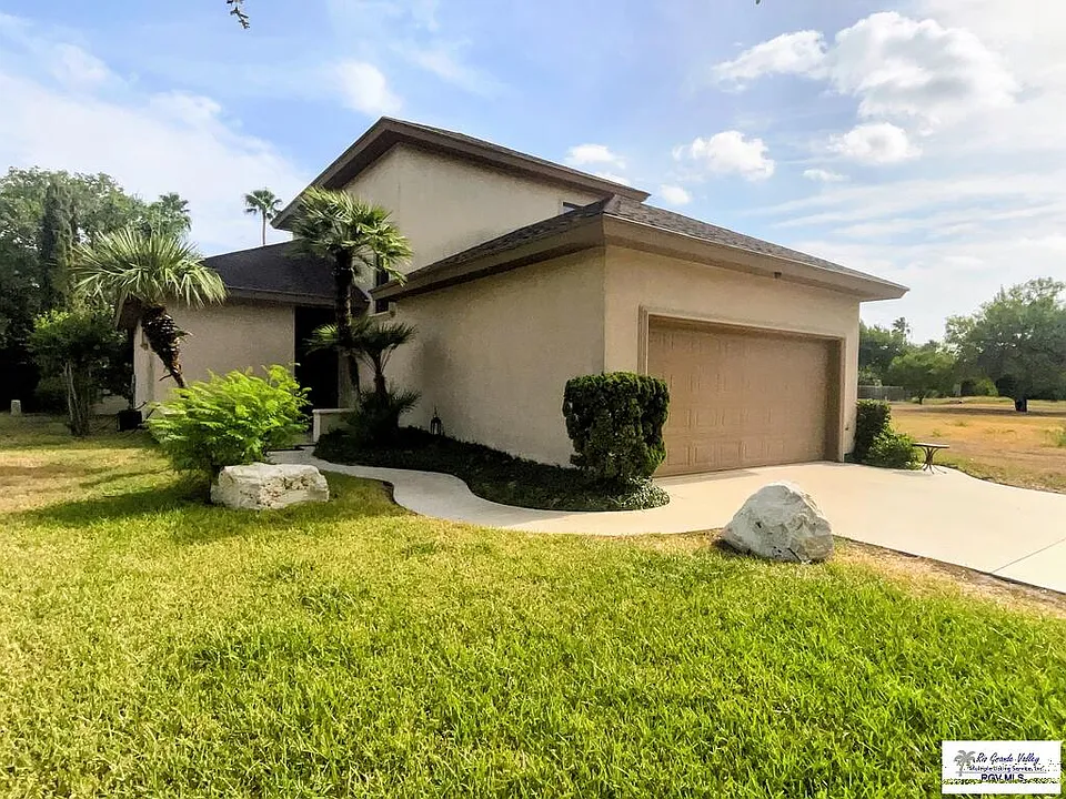 423 Palm Valley Cir