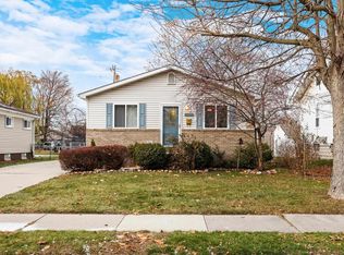 22143 Pleasant Ave, Eastpointe, MI 48021