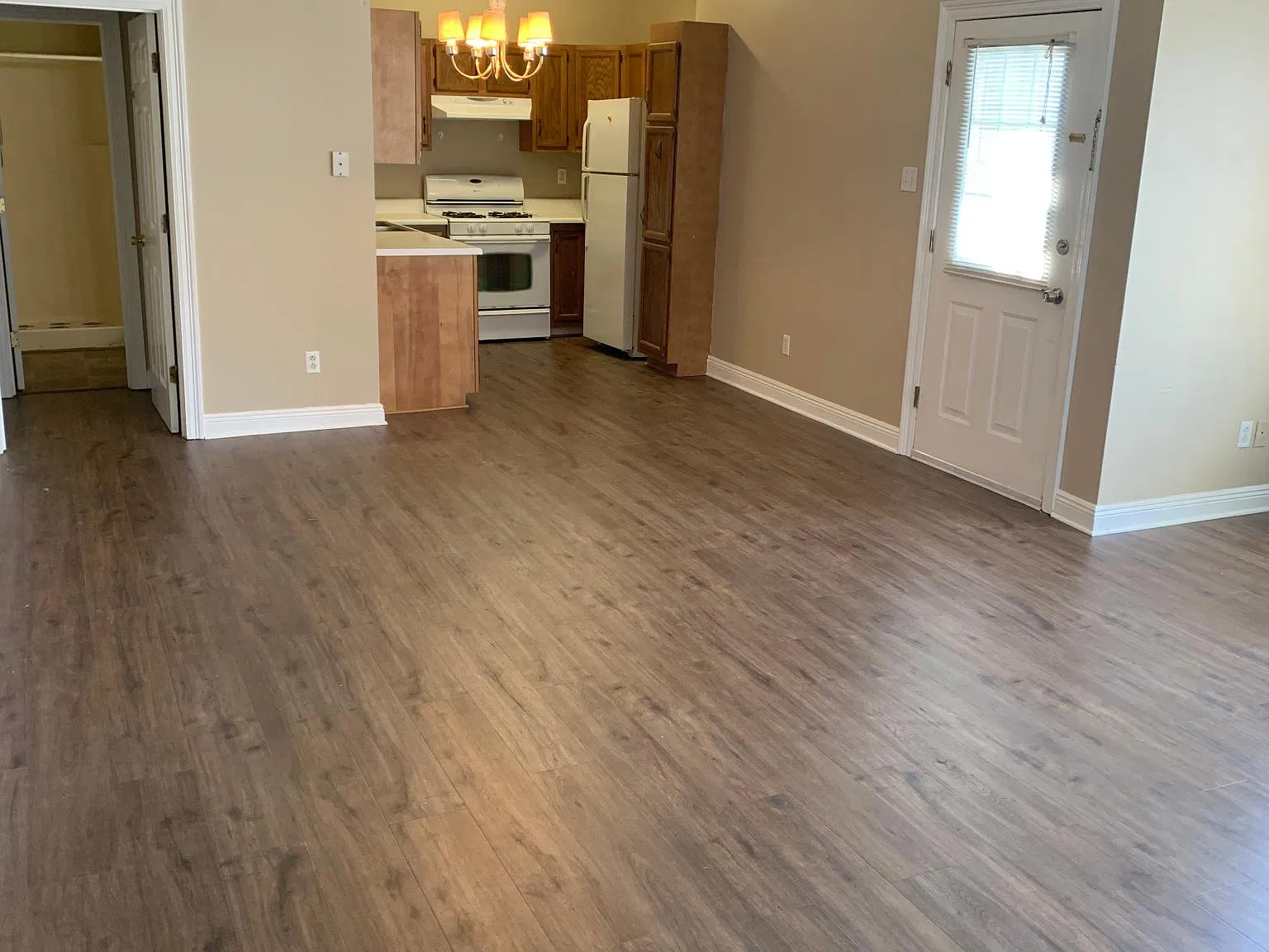 2 bed, 1100 sqft, $1,800 — Photo 2