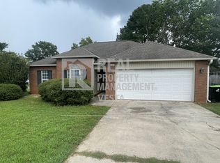 201 Saint Brendands Dr, Bonaire, GA 31005