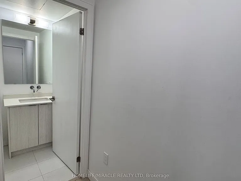 176 Clonmore Dr #4 — Photo 9