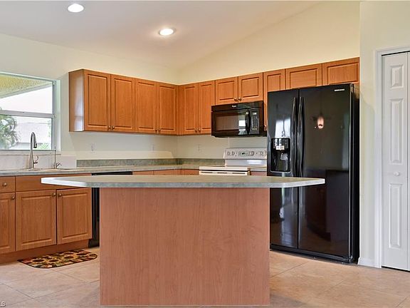 3rd image of 2307 SW 28th St