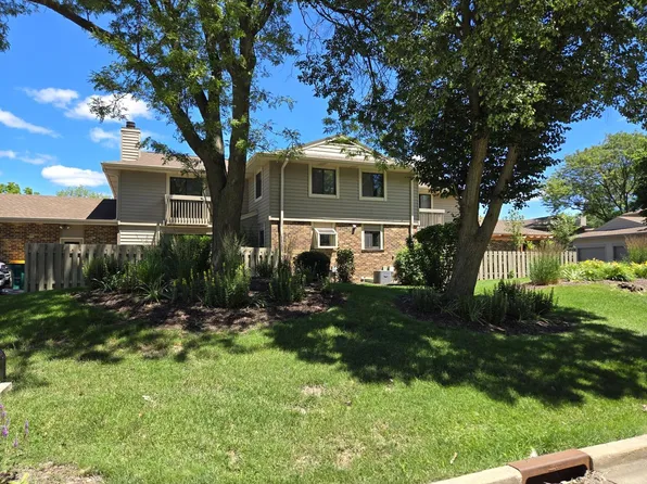 16350 West Coachlight DRIVE, New Berlin, WI 53151