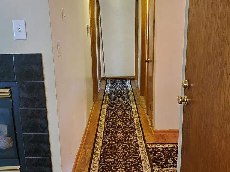 904 W River Rd — Photo 12