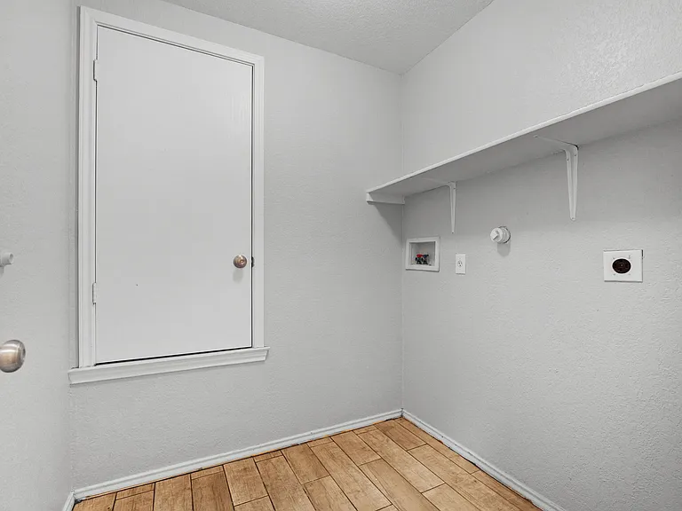 323 Amberdale Oak — Photo 17