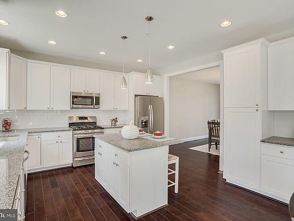 4th image of 8735 Gerst Ave