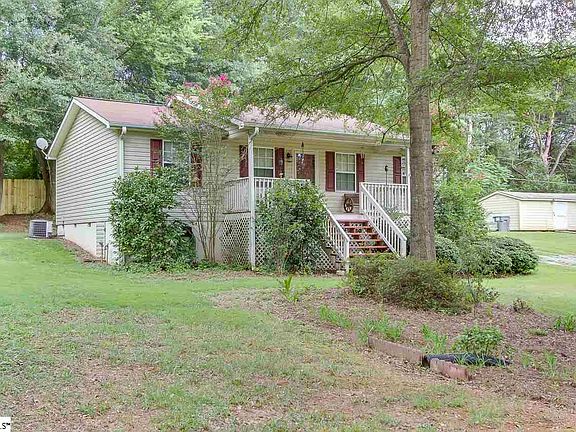 3rd image of 111 Blue Springs Dr