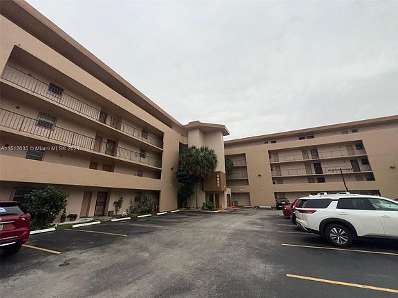 3rd image of 8895 Fontainebleau Blvd APT 410