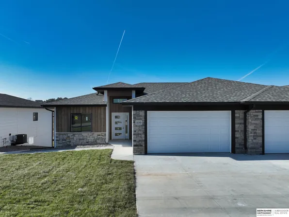 1129 Sandhill Rd, Louisville, NE 68037