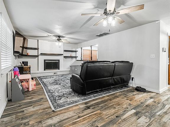 4th image of 1401 N Lincoln Ave