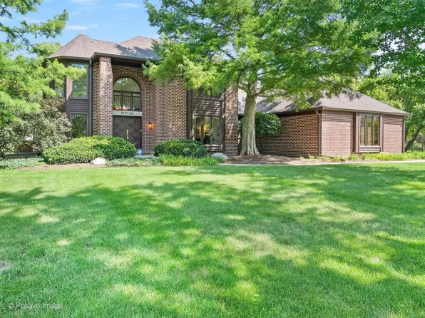 28W340 Flanders Ln, Winfield, IL 60190