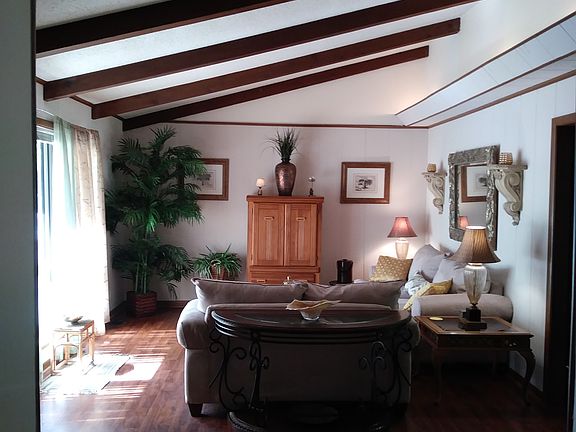 2nd image of 117 Lakeshire Dr
