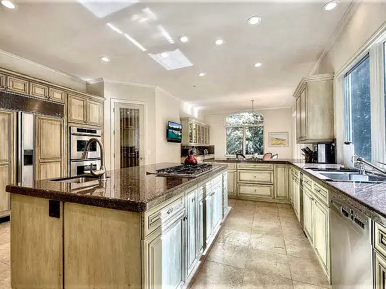 5820 Strasbourg Ct — Photo 10