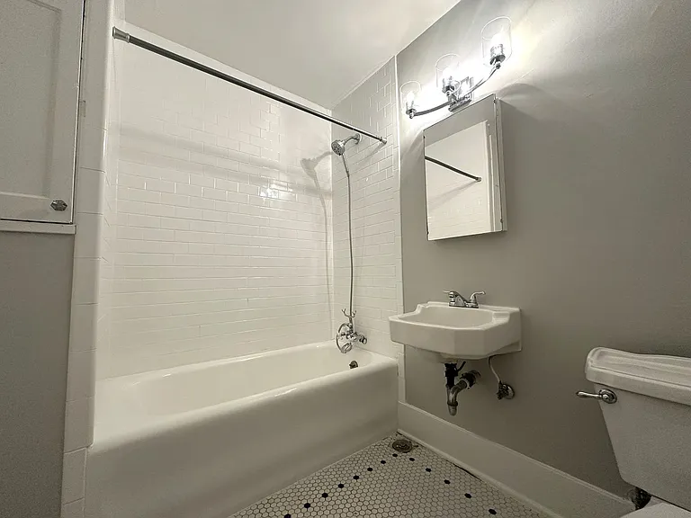Belmont - 13 Unit — Photo 12