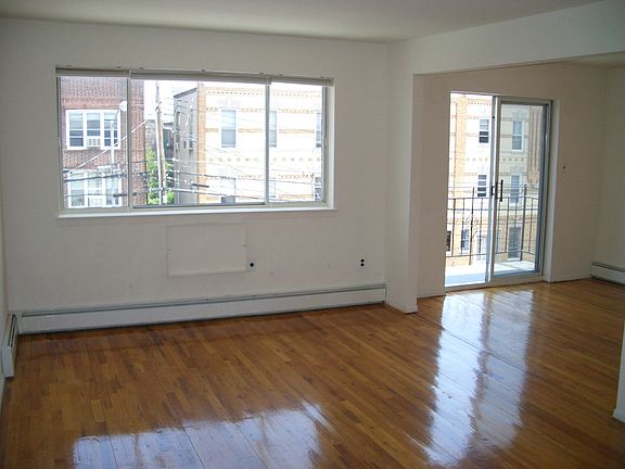 3rd image of 2850 46th St #3