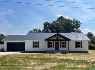 26 Creekside Dr, Albertville, AL 35950