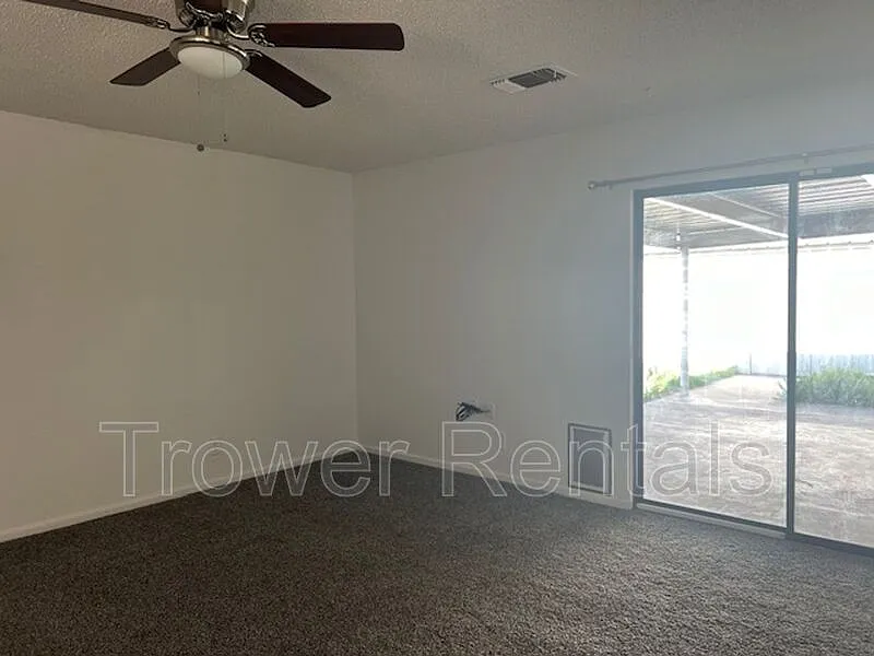 3 bed, 2.0 bath, 1444 sqft, $2,000 — Photo 4