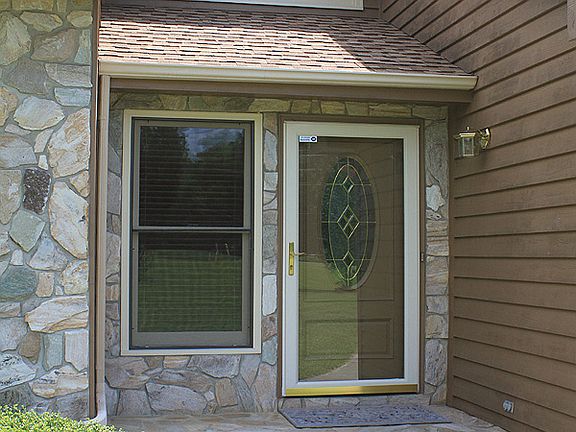2nd image of 802 N Lincoln St