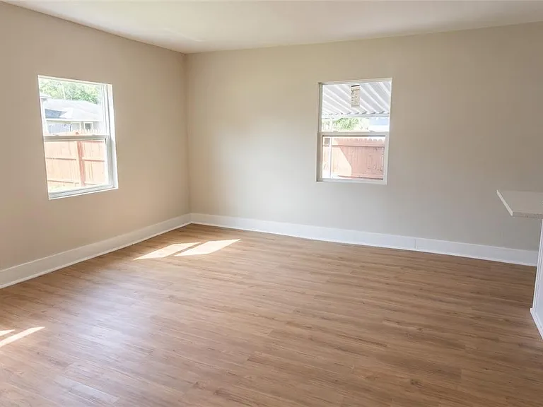 520 E Juanita St — Photo 21