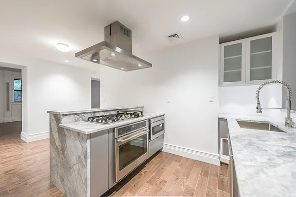 Rented by Thor Equities | media 7