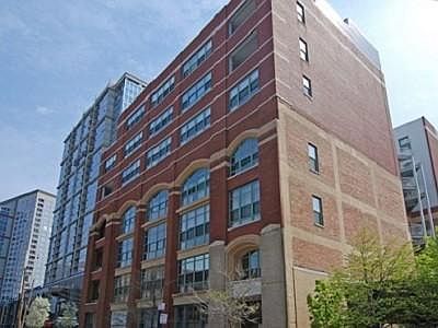 1st image of 2001 S Calumet Ave APT 402
