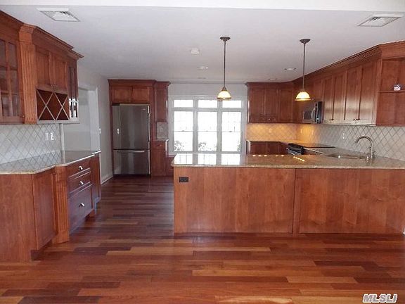 5th image of 7 Ellen Dr