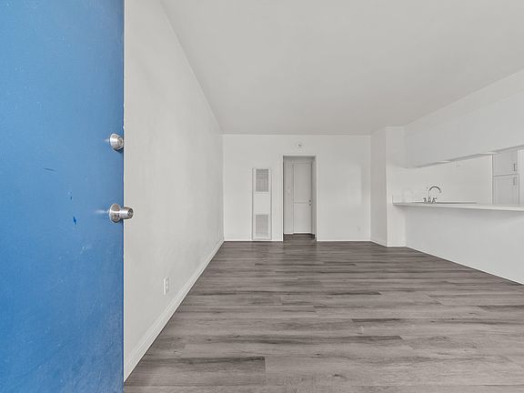 4th image of 1601 College View Dr APT 4