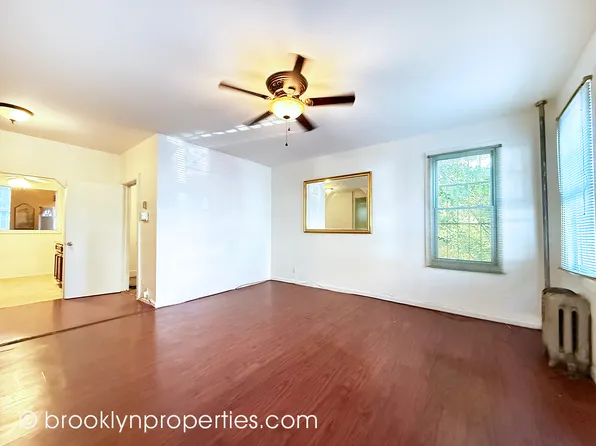 2906 Voorhies Avenue image 2 of 19