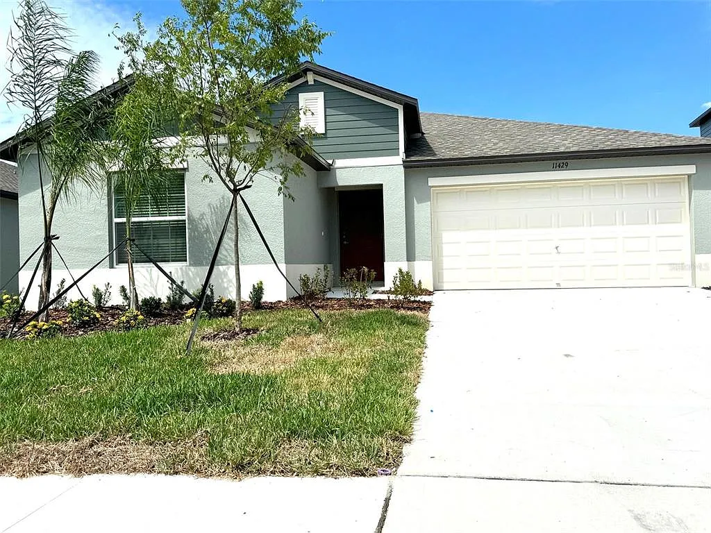 4 bed, 2.0 bath, 1936 sqft, $2,700 — Photo 3
