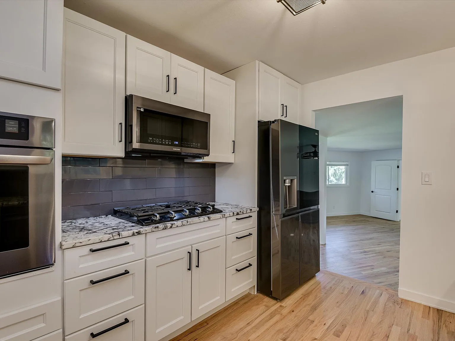 4 bed, 3.0 bath, 2018 sqft, $2,950 — Photo 4