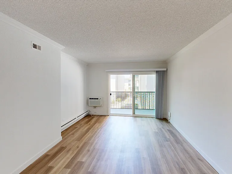 Eight 80 Newport Beach — Photo 176