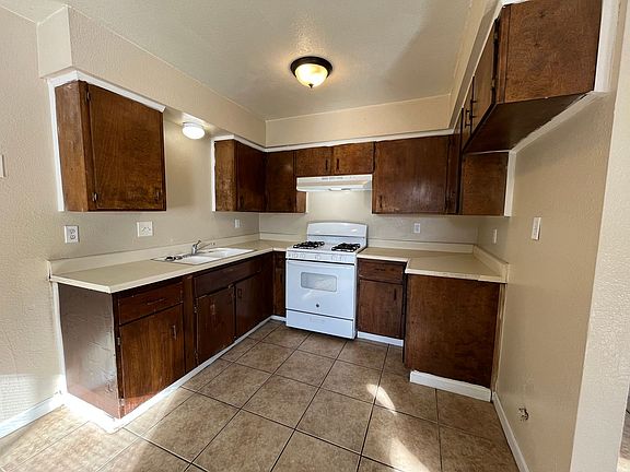 4th image of 93 N E St APT A
