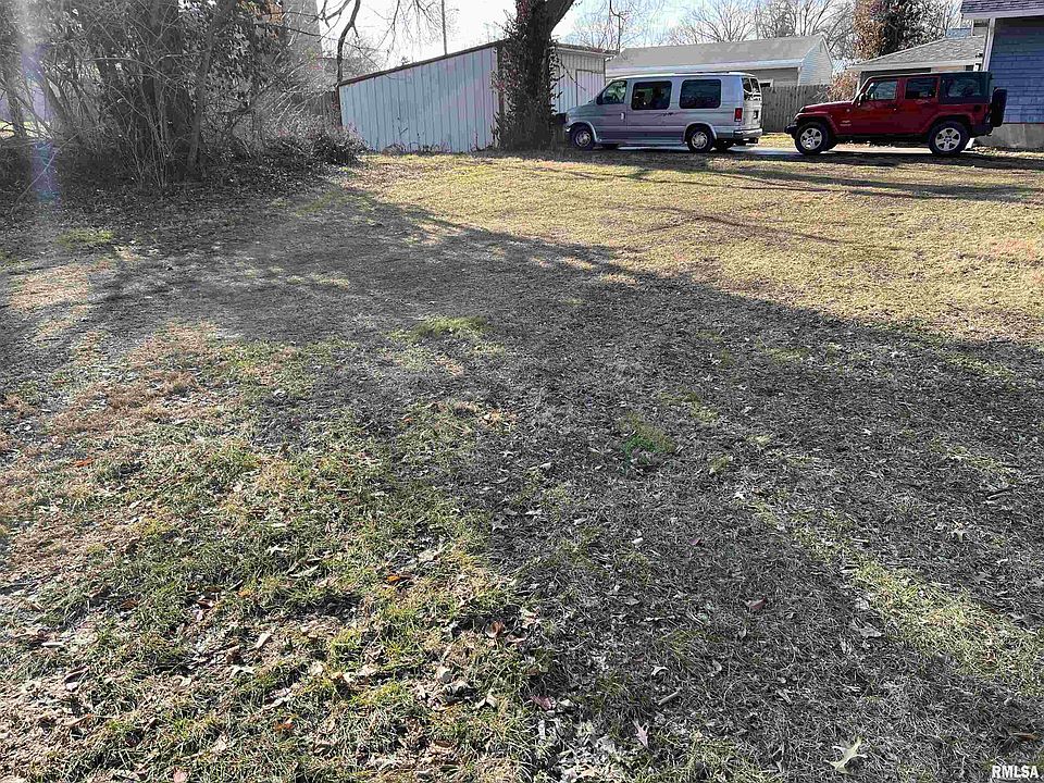 2nd image of 515 E Douglas Ave