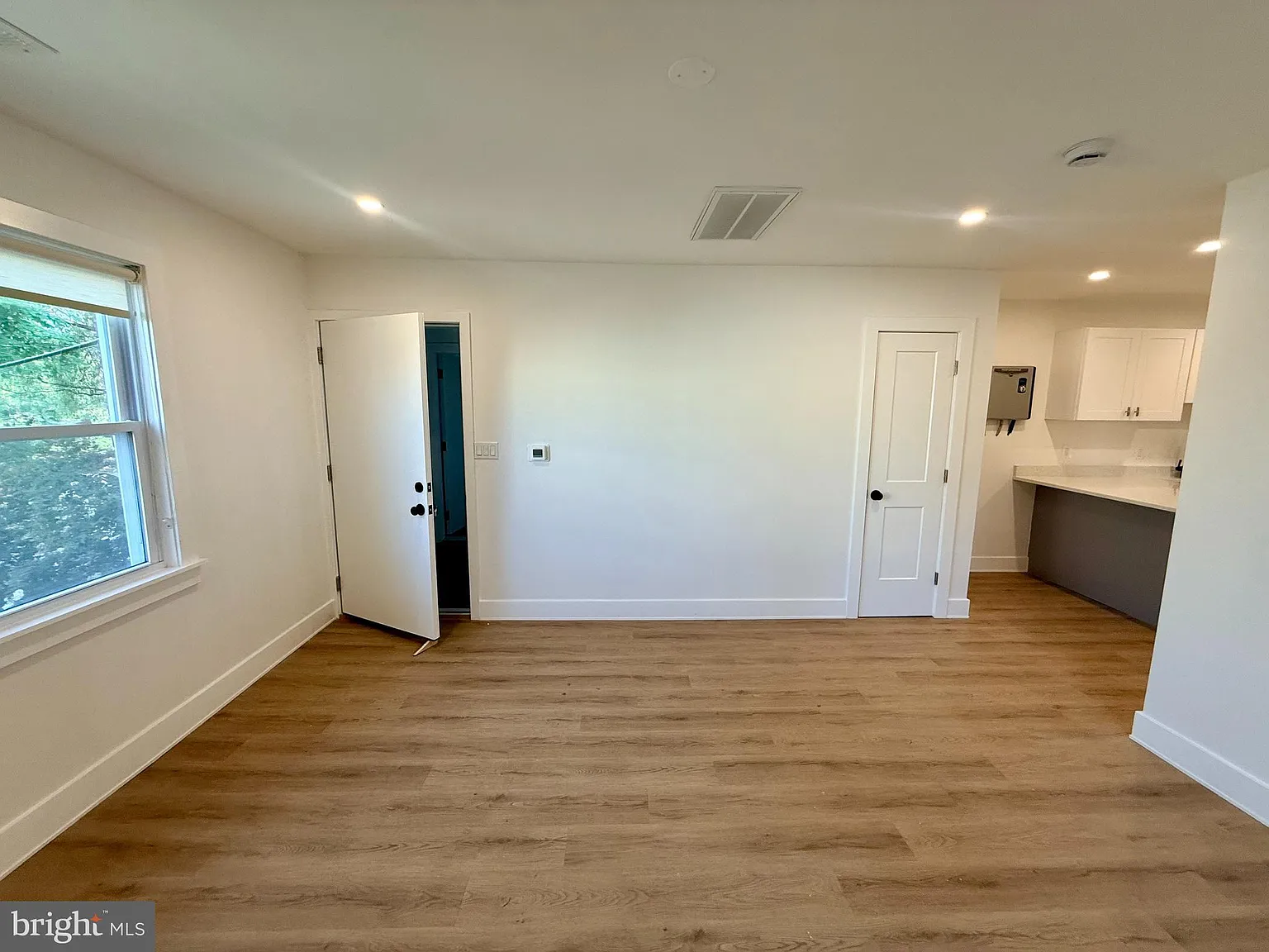 2 bed, 800 sqft, $2,500 — Photo 3