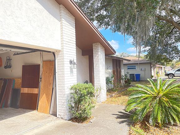 Outer garage [right]