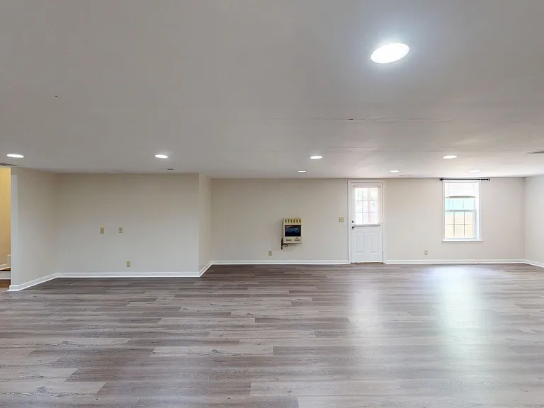 424 Eisenhower Dr — Photo 33