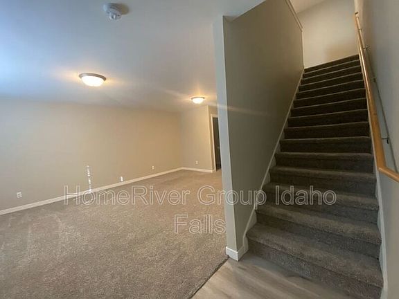 5th image of 825 Trails End