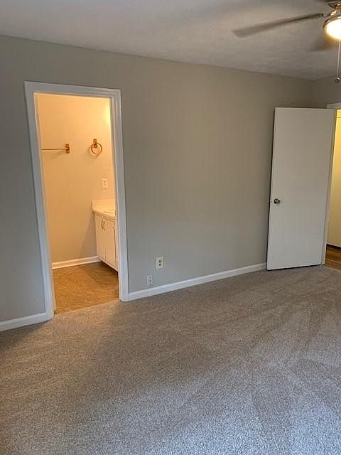 1st image of 20 Oakmount Dr