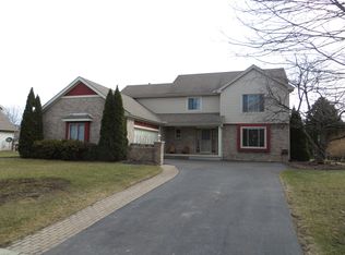 26926 Shawnee Dr, Perrysburg, OH 43551
