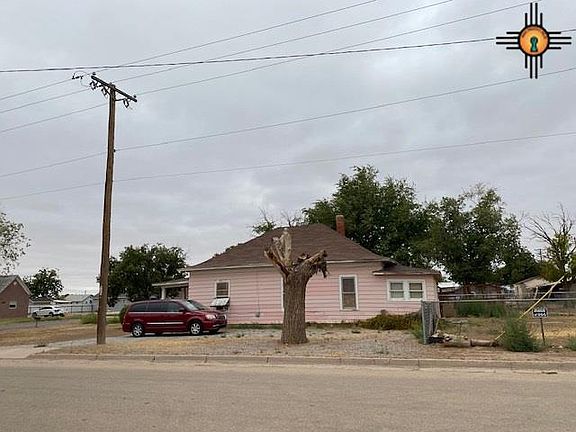 4th image of 902 W Grand Ave