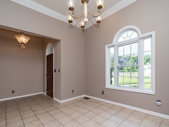 3rd image of 3175 Glenbrooke Dr