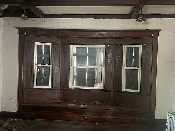 3rd image of 195 N Evergreen Ave