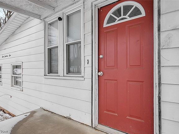 4th image of 301 Locust St