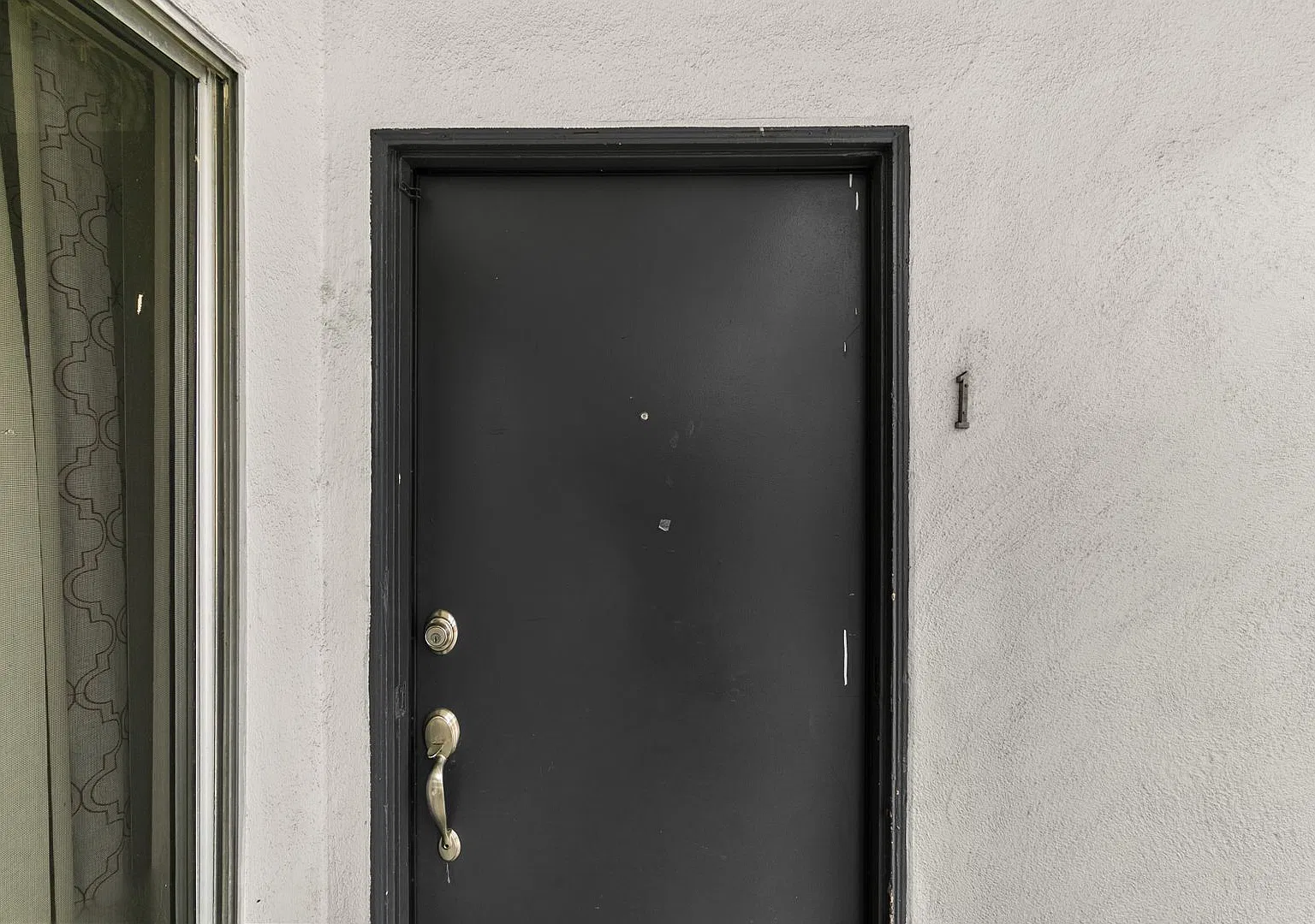 Beautiful 2 Bedroom, 1 Bath Apartment Move-In Ready! — Photo 1